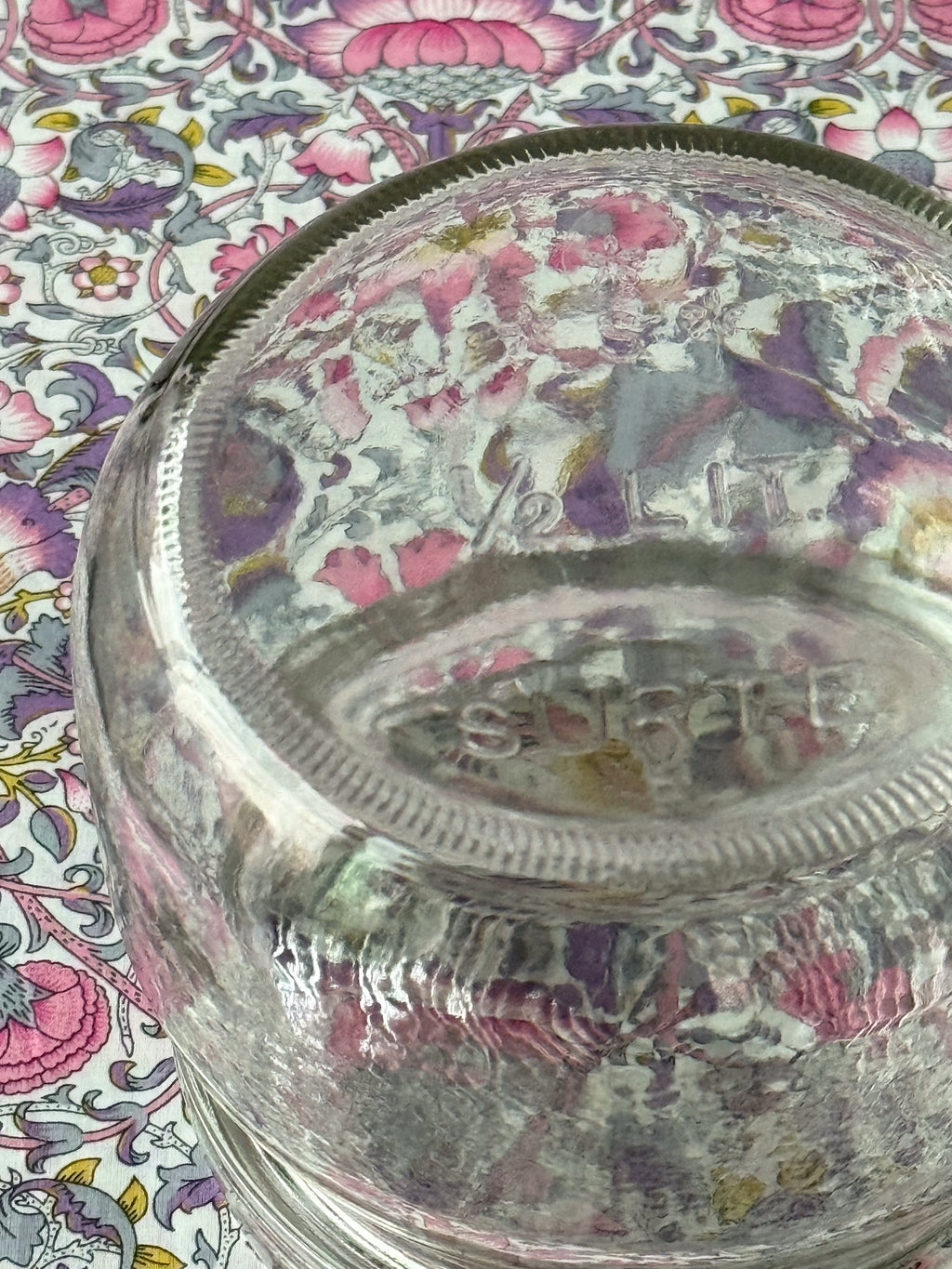 Glass jar