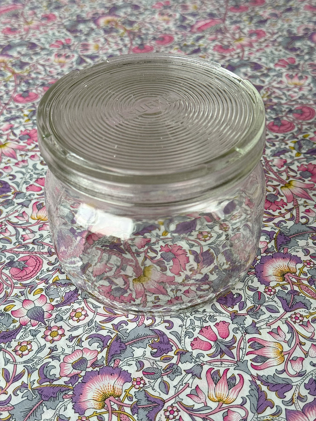 Glass jar