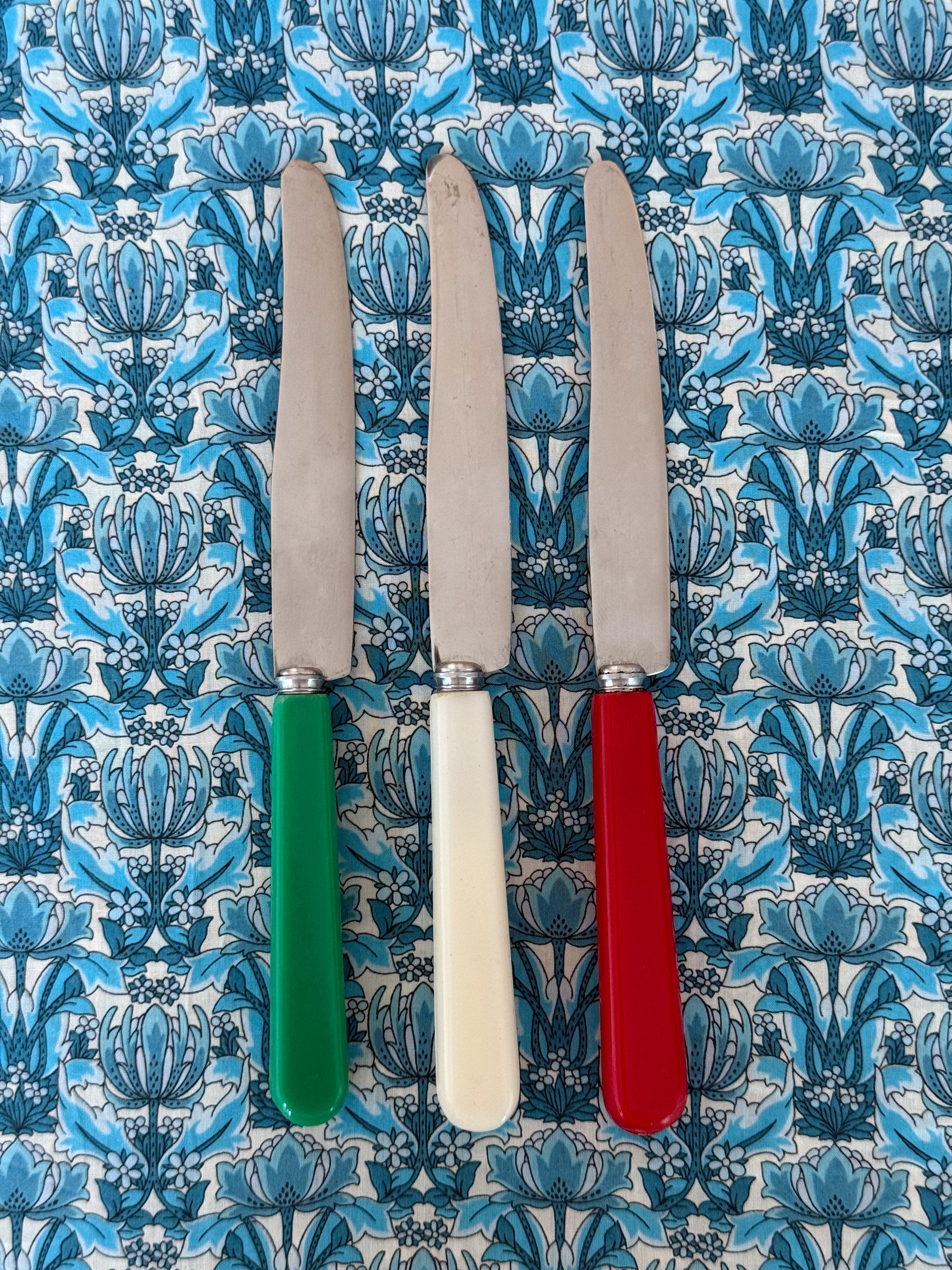 Multipack of small knives
