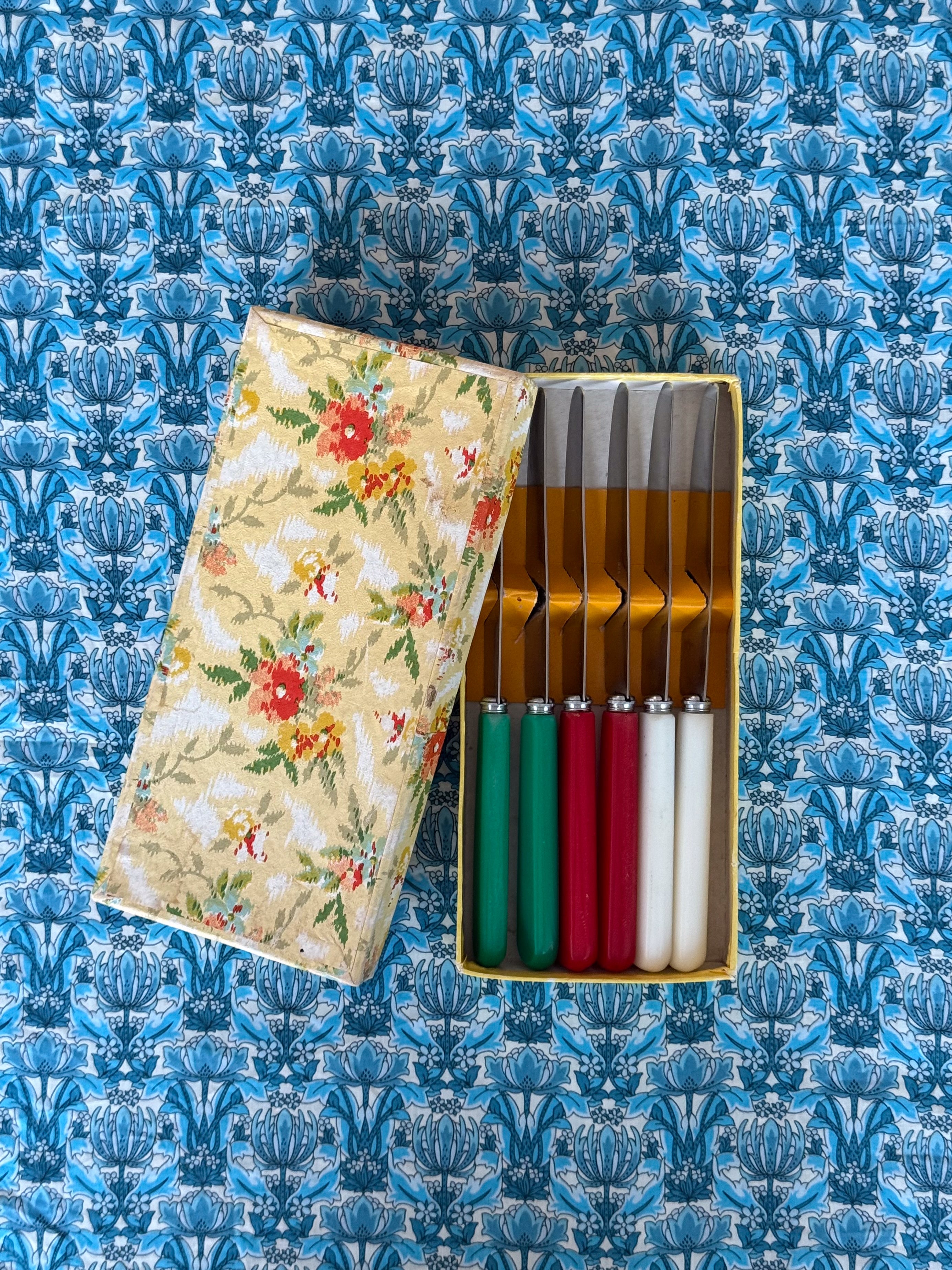 Multipack of small knives