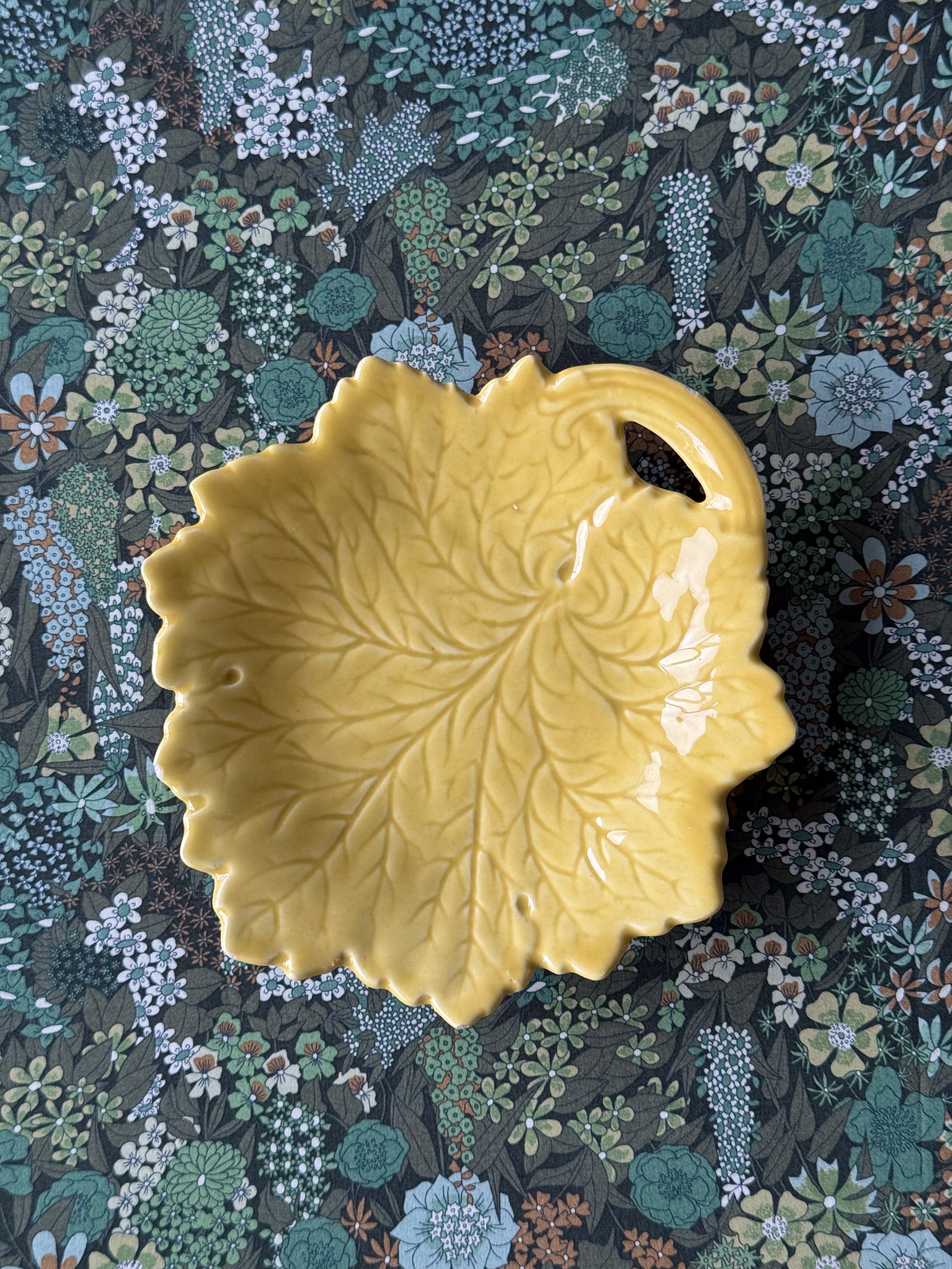Yellow leaf plate