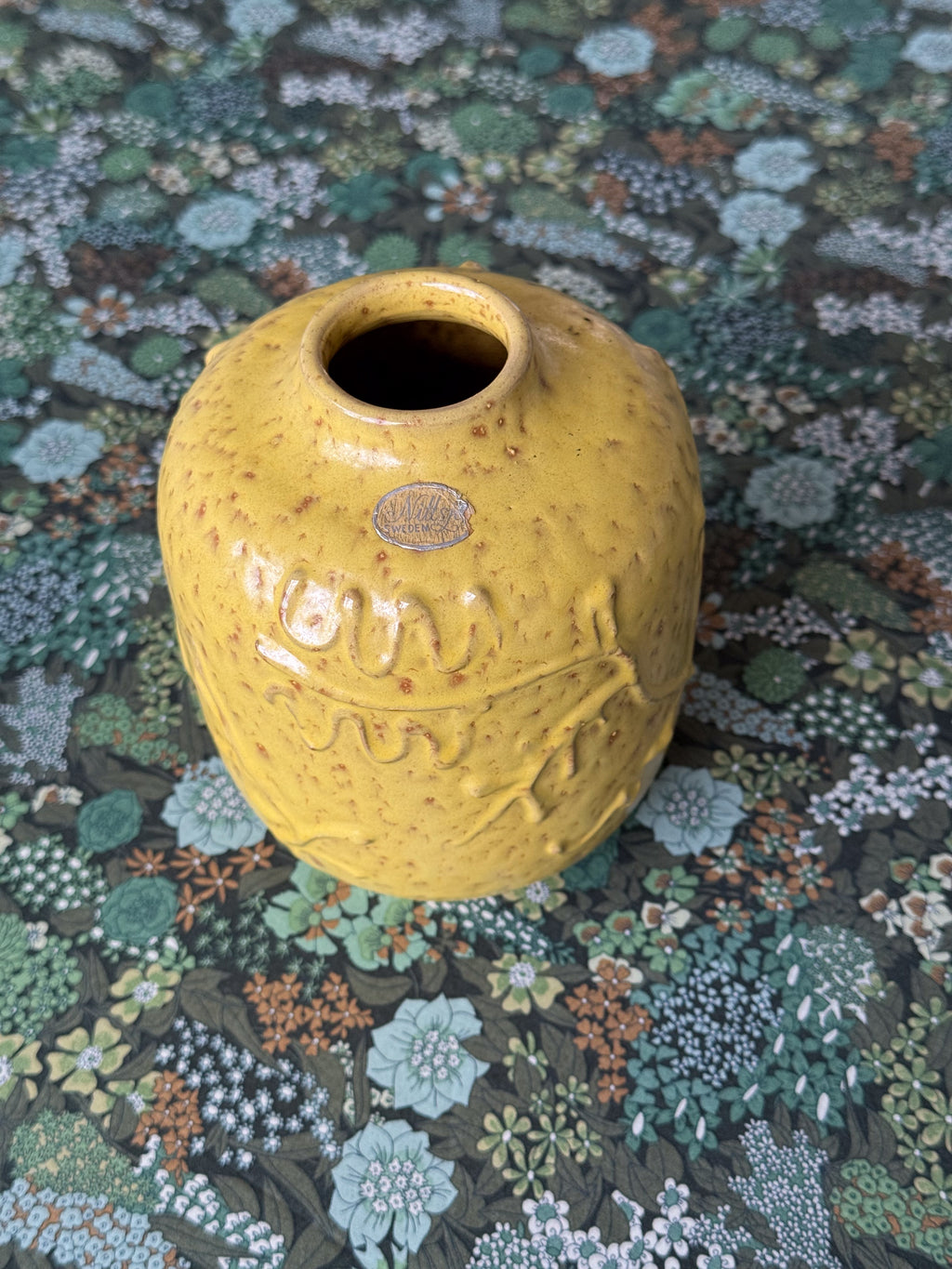 Vase, Nittsjö Sweden by Erik Mornils