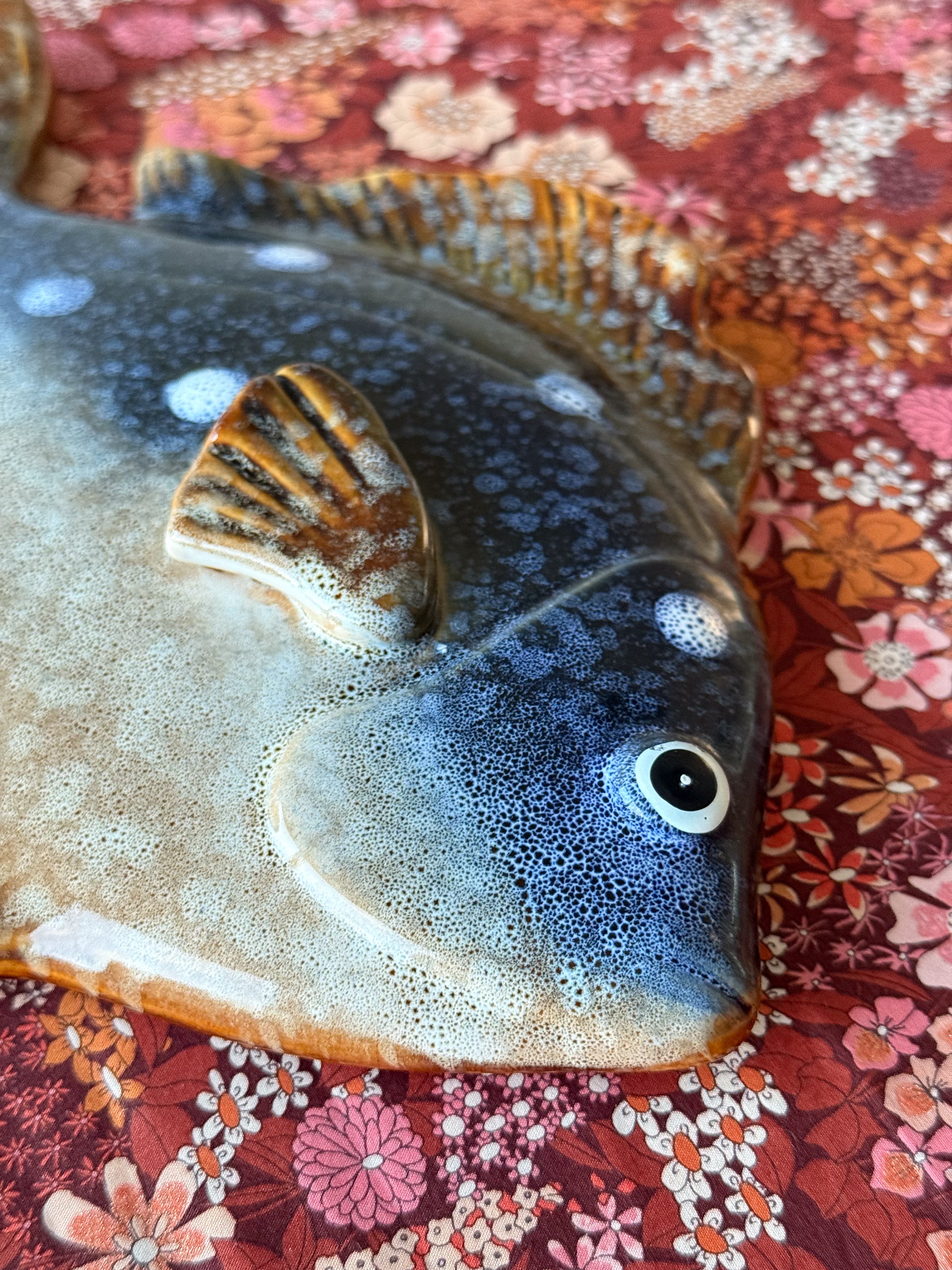 Porcelain fish
