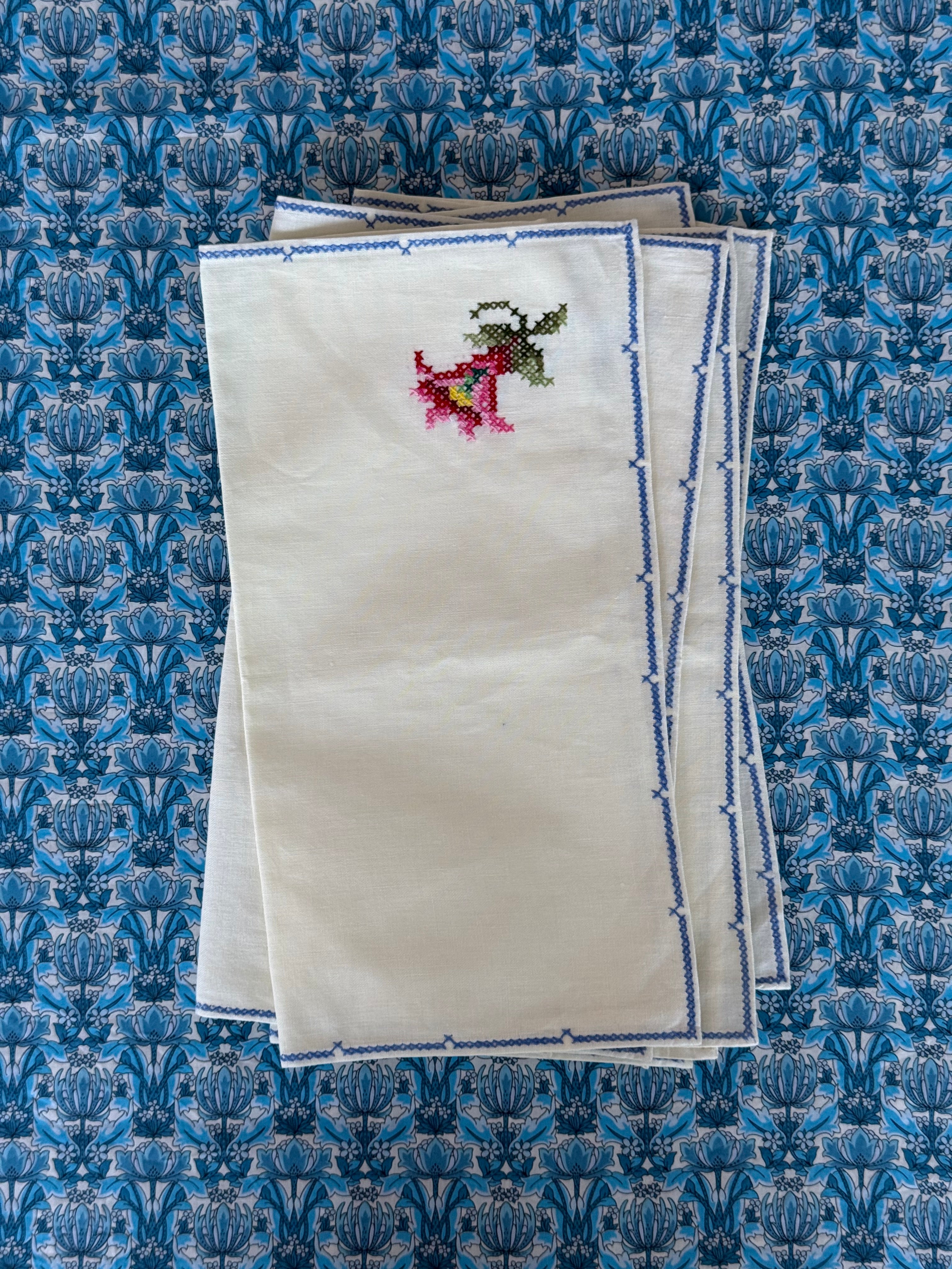 Linen napkins, flower embroidery