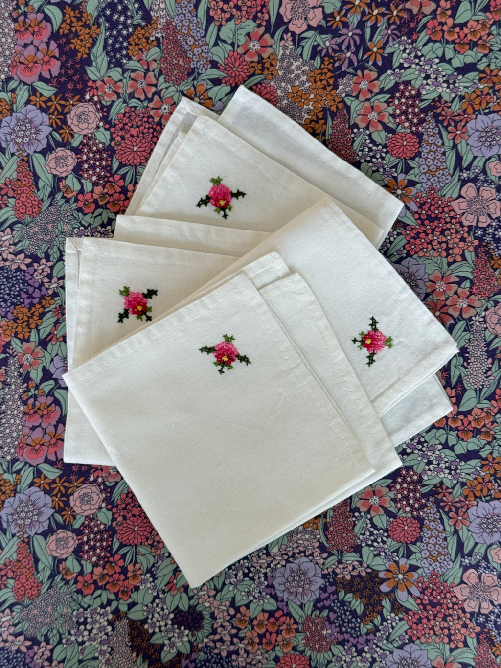 Four napkins with rose detail