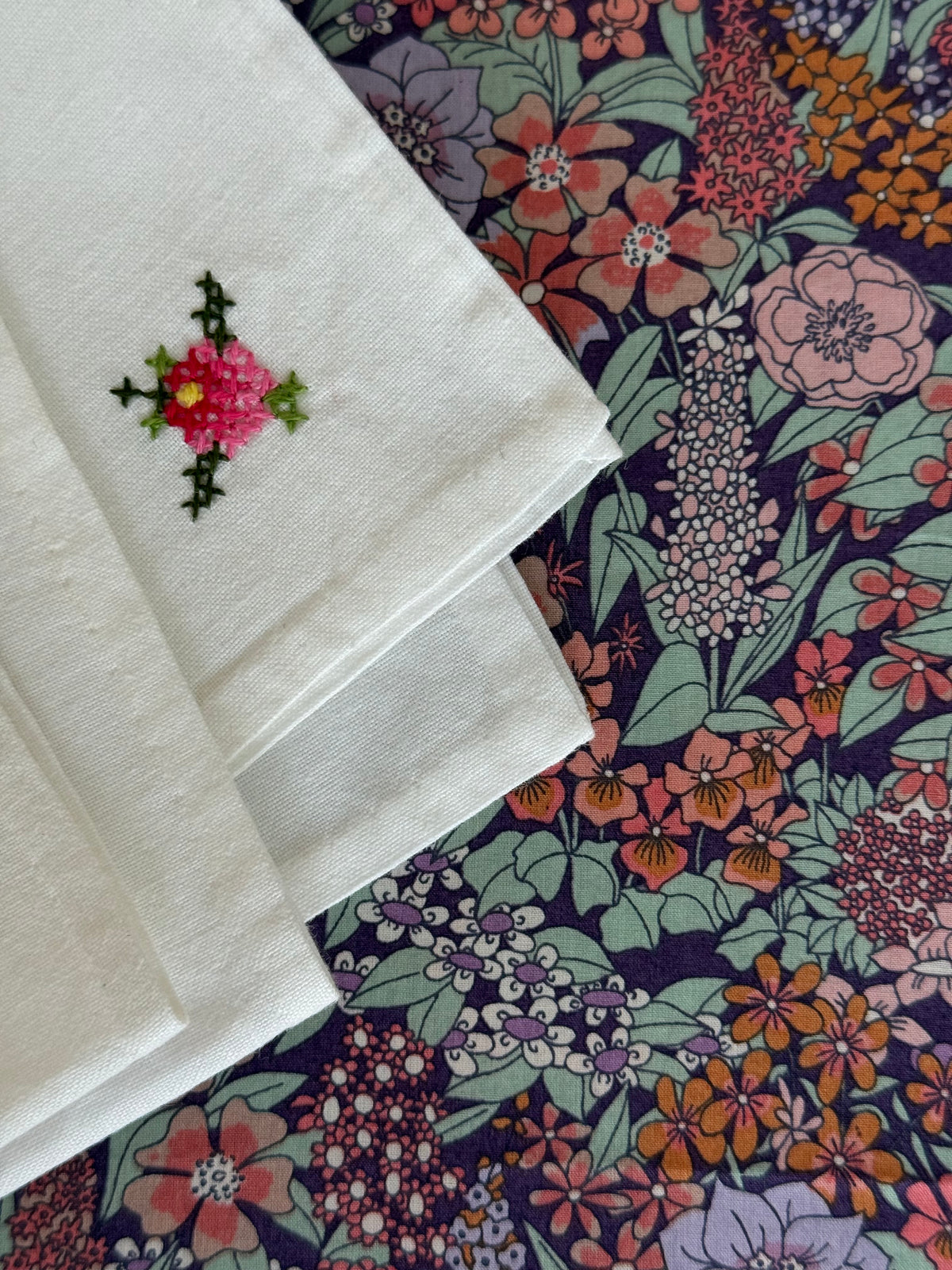 Four napkins with rose detail