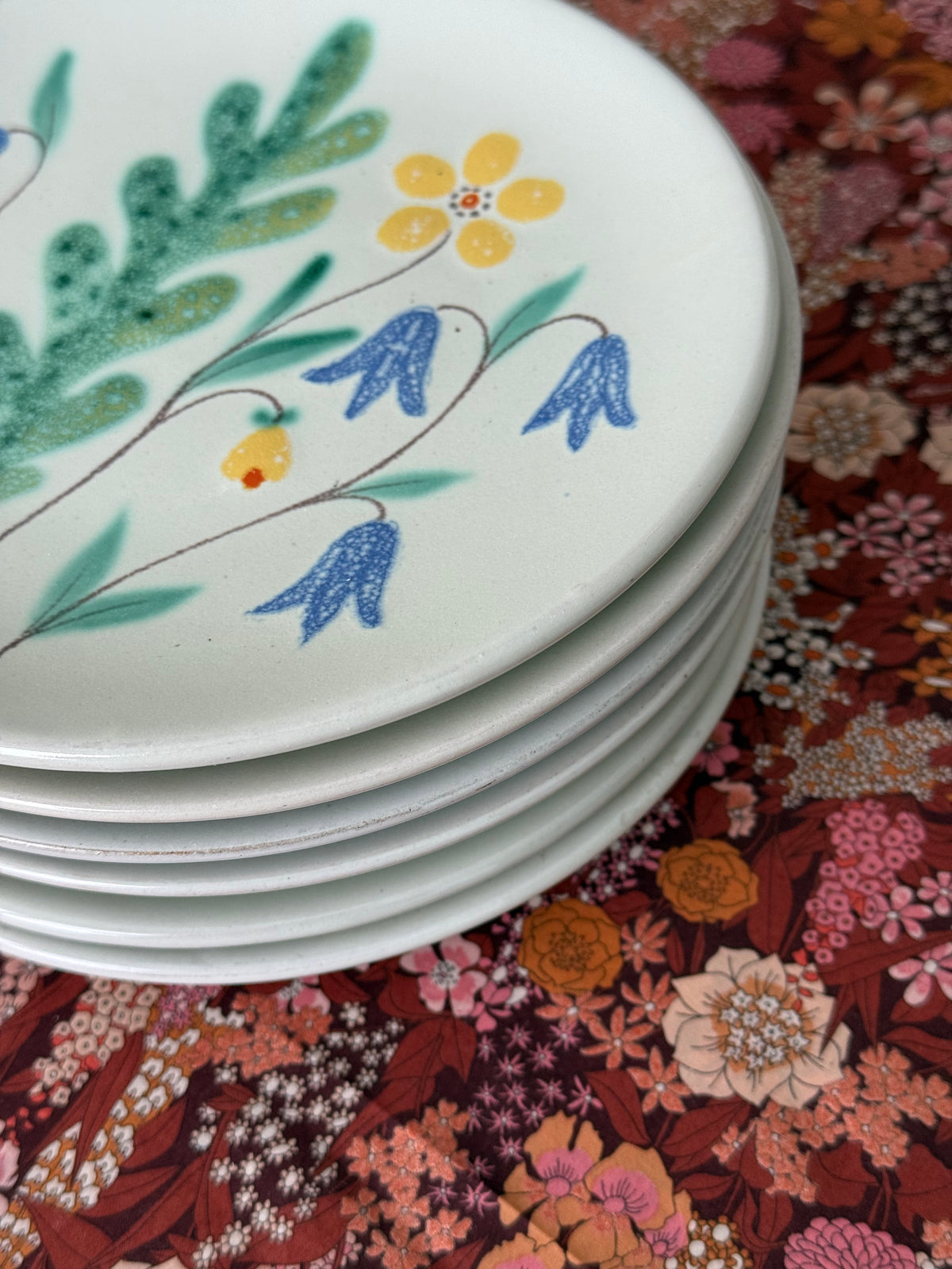 Six plates, Uppsala Ekeby, ”Ängsblom”