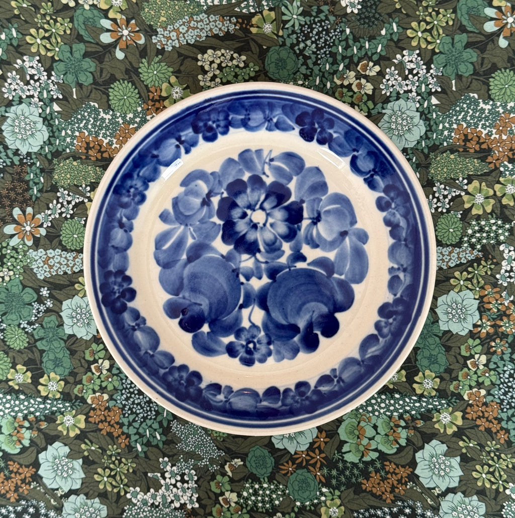 Six hand painted plates, Wloclawek Fajans