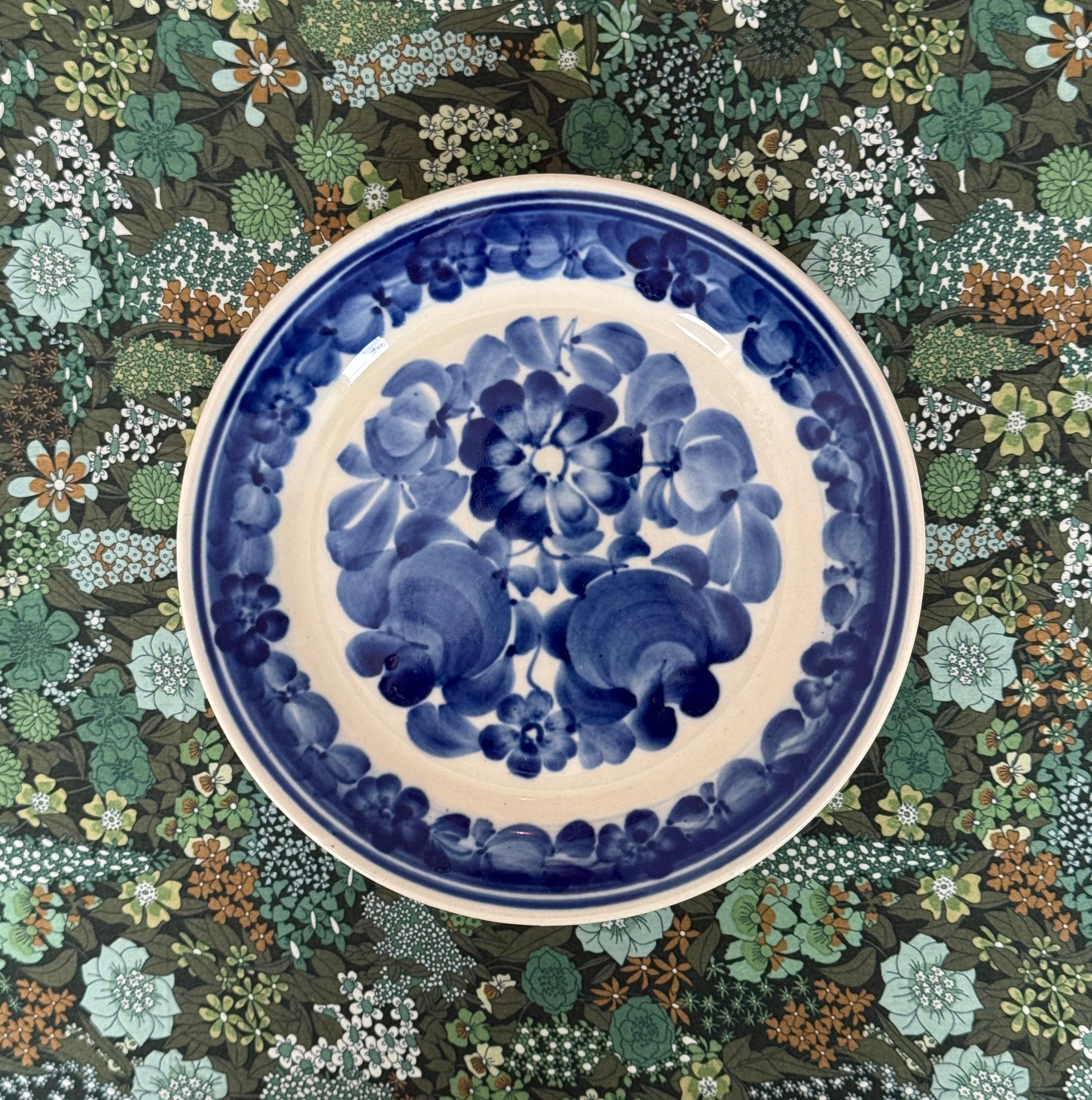 Six hand painted plates, Wloclawek Fajans