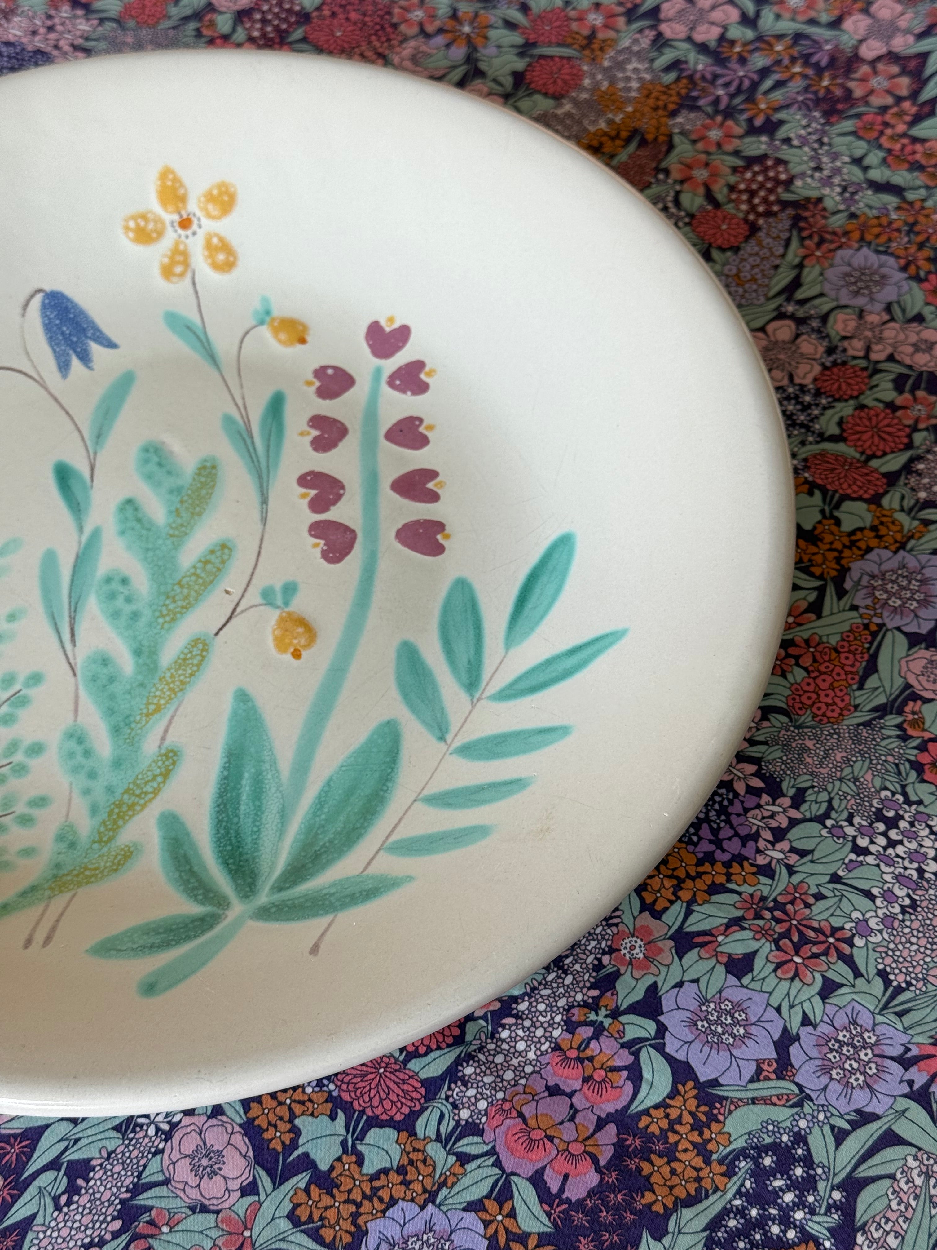 Decorative plate, Upsala-Ekeby, "Ängsblom"